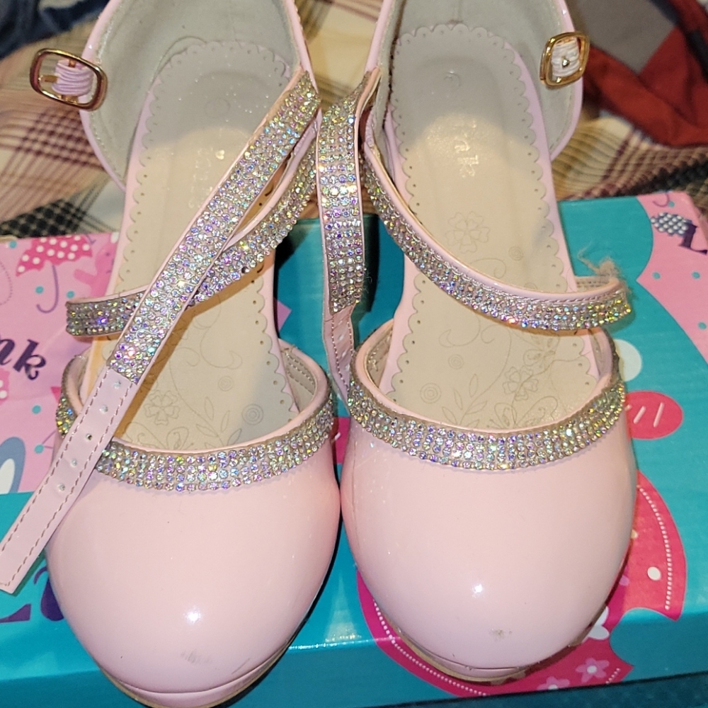 Girls Pink patent leather studded dress shoes